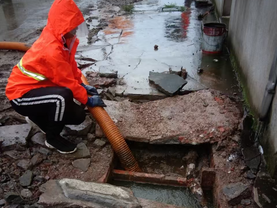 弋阳专业清理污水池 炜誉市政以规范流程守护城市 “肠道”